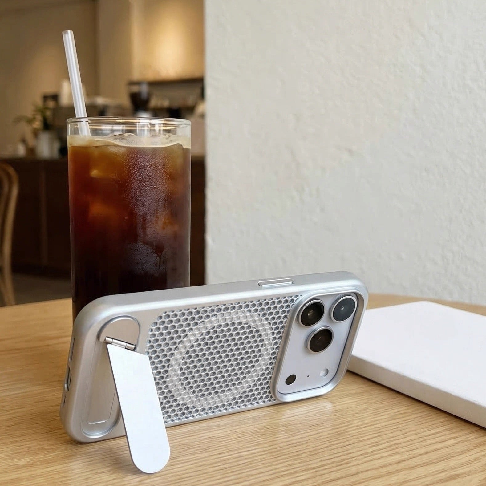 Honeycomb Mesh Case for iPhone - MagSafe Compatible